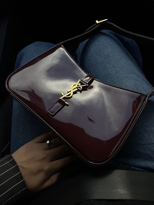 YSL Le 5 À 7 (charol)