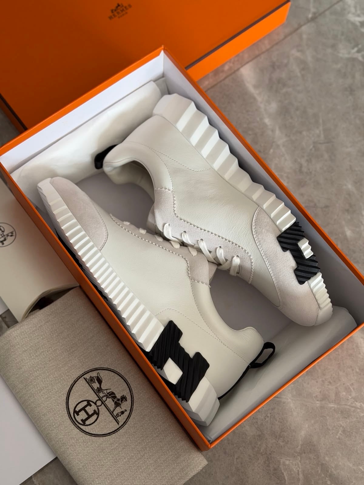 HRM Bouncing Sneaker