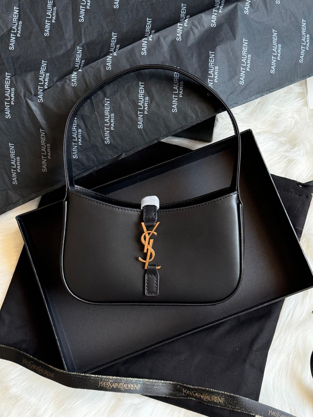 YSL Le 5 à 7