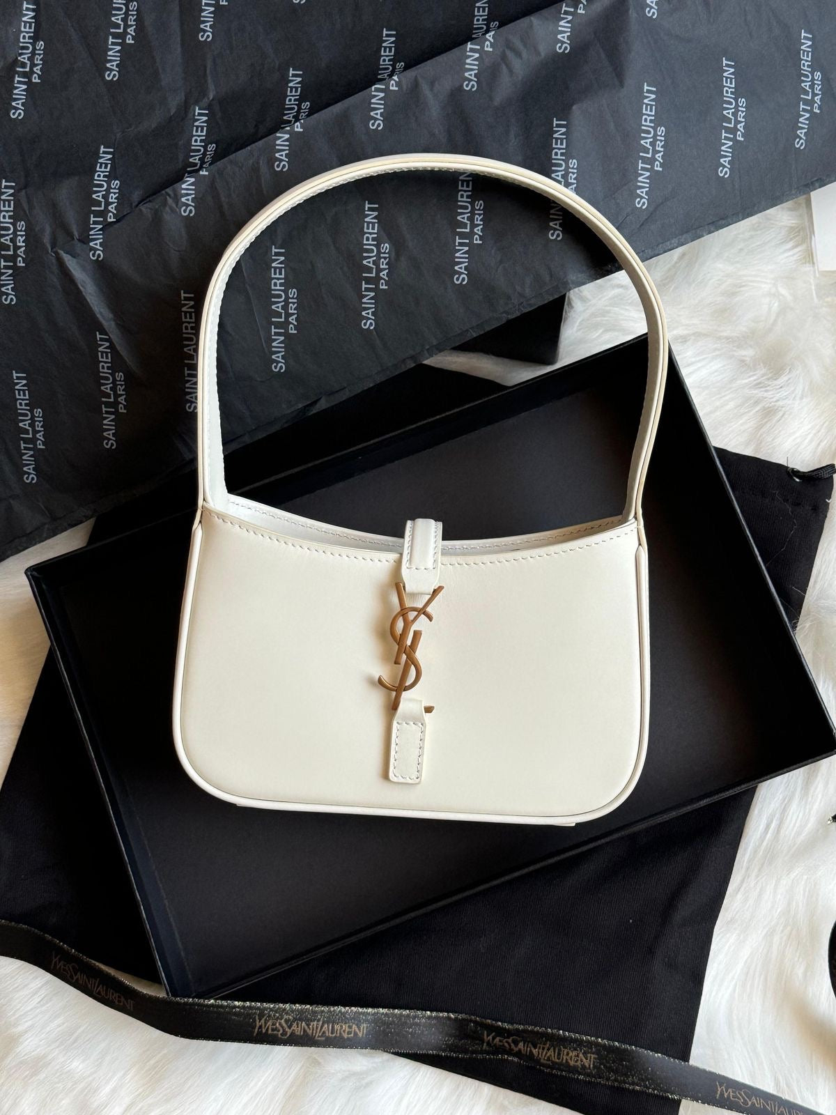 YSL Le 5 à 7